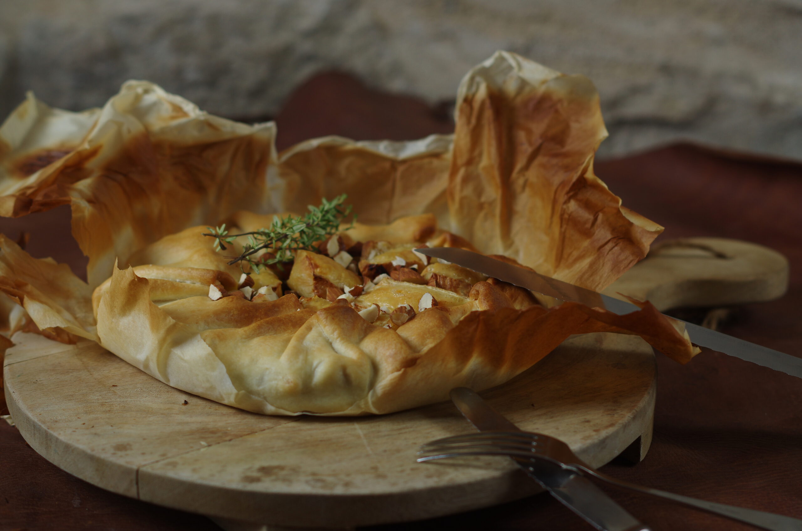 Hartige taart met appel, spekjes en brie