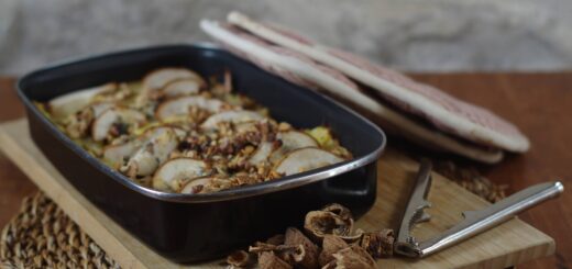 Zuurkoolschotel, peer, blauwe kaas en walnoten