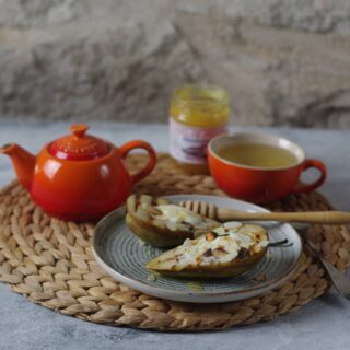 Gegrilde peer met yoghurt