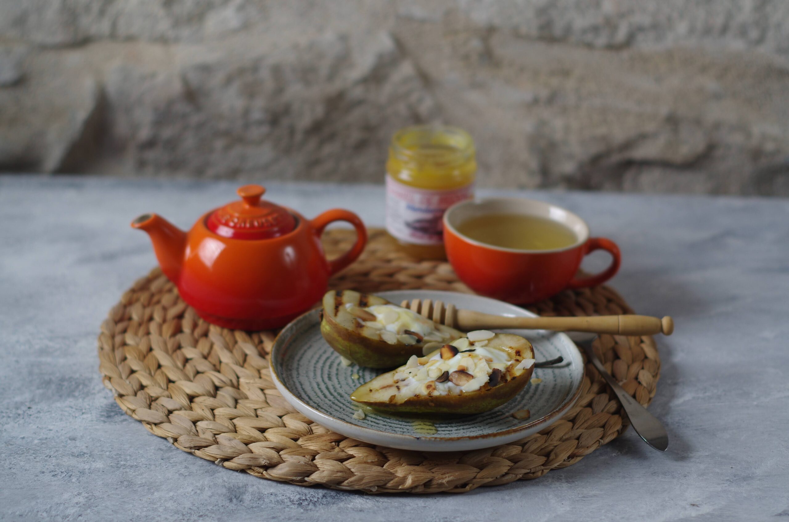 Gegrilde peer met yoghurt