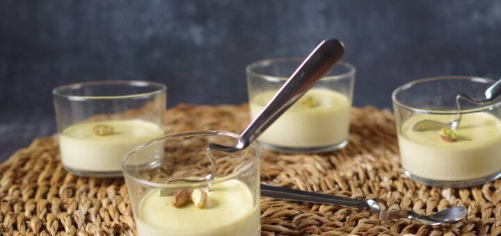 Pistache panna cotta